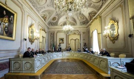 Autonomia differenziata, la Corte costituzionale ha deciso: prima il giudizio sui ricorsi delle Regioni, poi sul referendum abrogativo