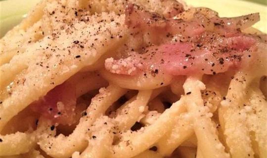 Poesia, ricette e sapori. Spaghetti alla scapola (Cacio e pepe)
